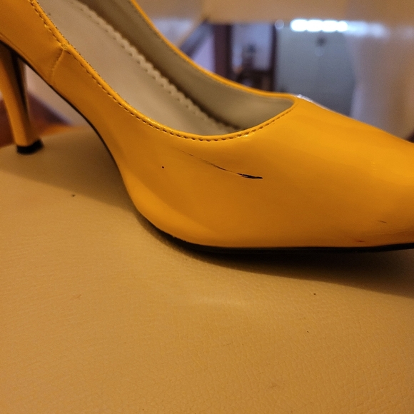 Shoes - Picture 6 of 7